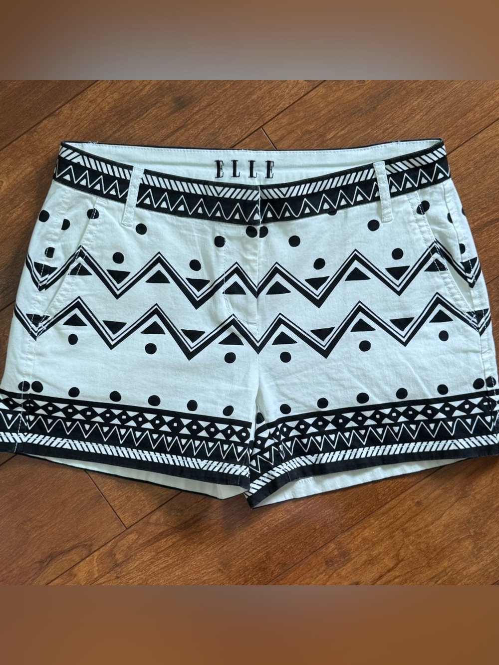 ELLE Black & White Geometric Chevron Polka Dot Chino Shorts - Size 2